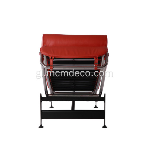 Chaise longue Le Corbusier LC4 de coiro vermello